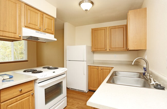 Building Photo - Scandia Knolls