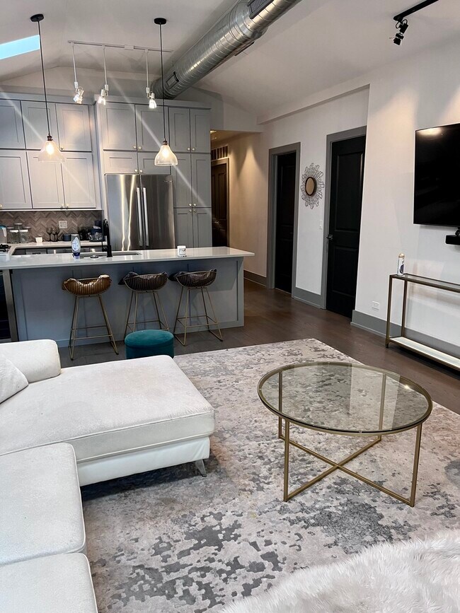 Building Photo - 6512 S Minerva Ave