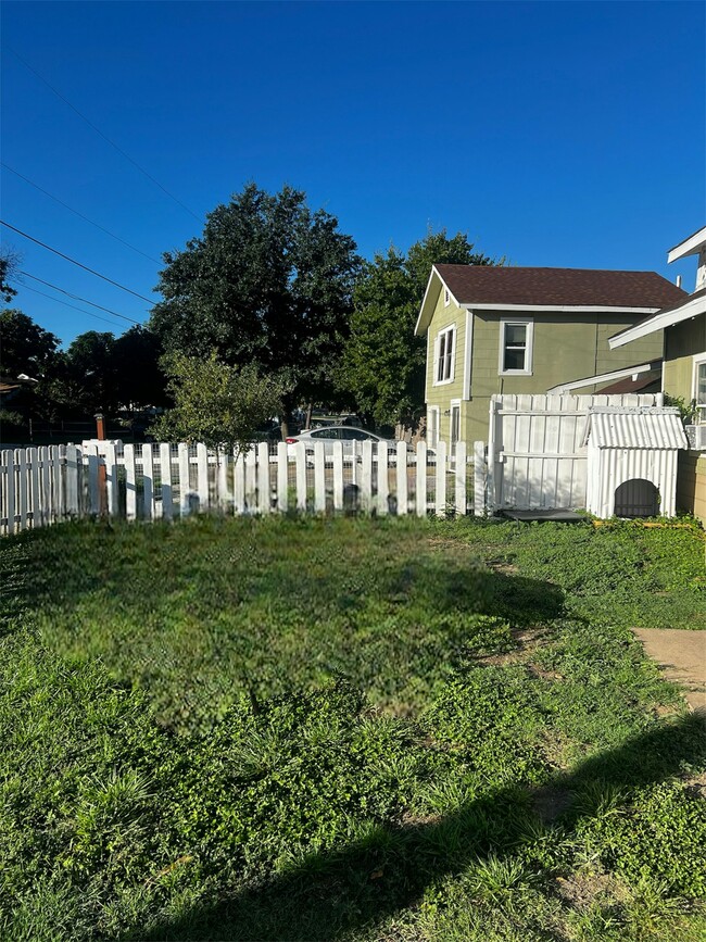 Building Photo - 1907 Belmont Ave