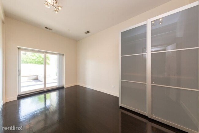 Building Photo - 1245 N Clybourn Ave