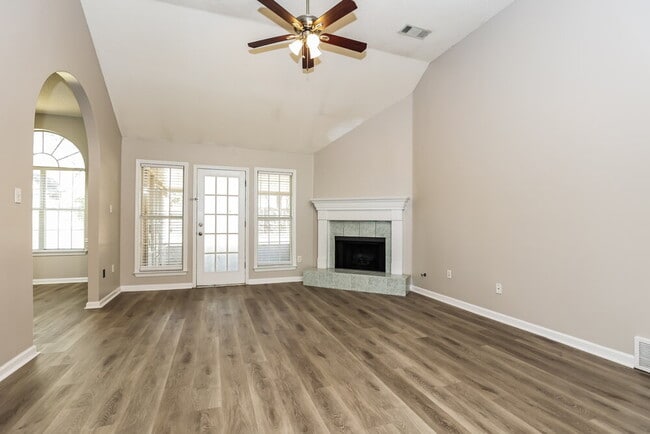 Foto del edificio - 7730 Shadow Fork Ln
