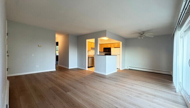 Foto del edificio - 995 S Ct of Shorewood