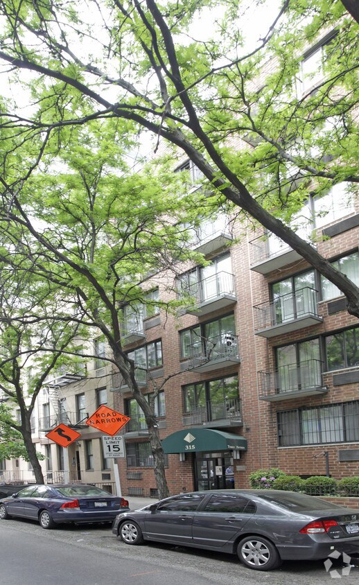 Primary Photo - 315 East 85th Street
