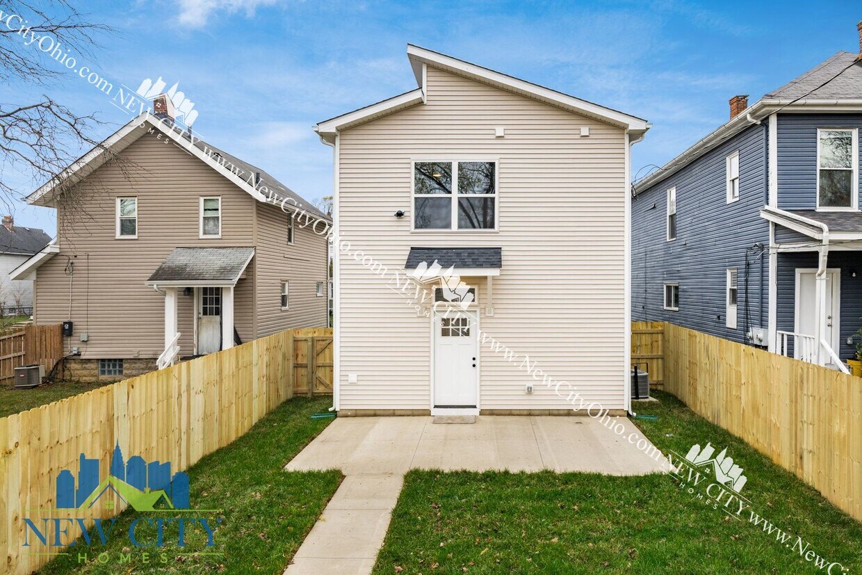 Building Photo - BRAND NEW 3 Bedroom Home Ready For Move In!