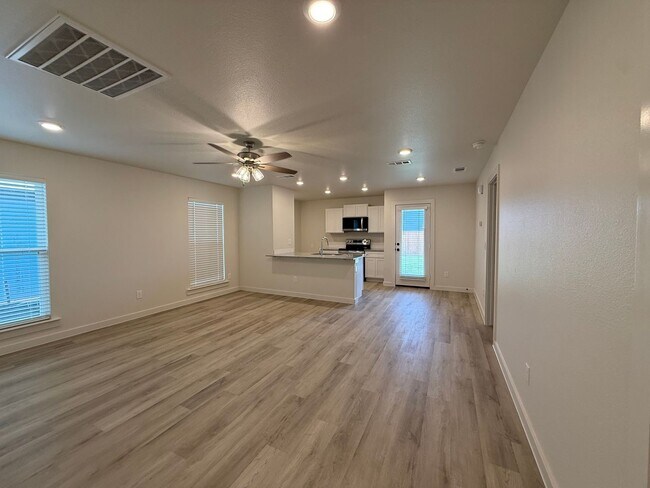 Foto del edificio - July Move-in