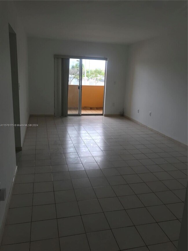 Foto del edificio - 8990 SW 24th St