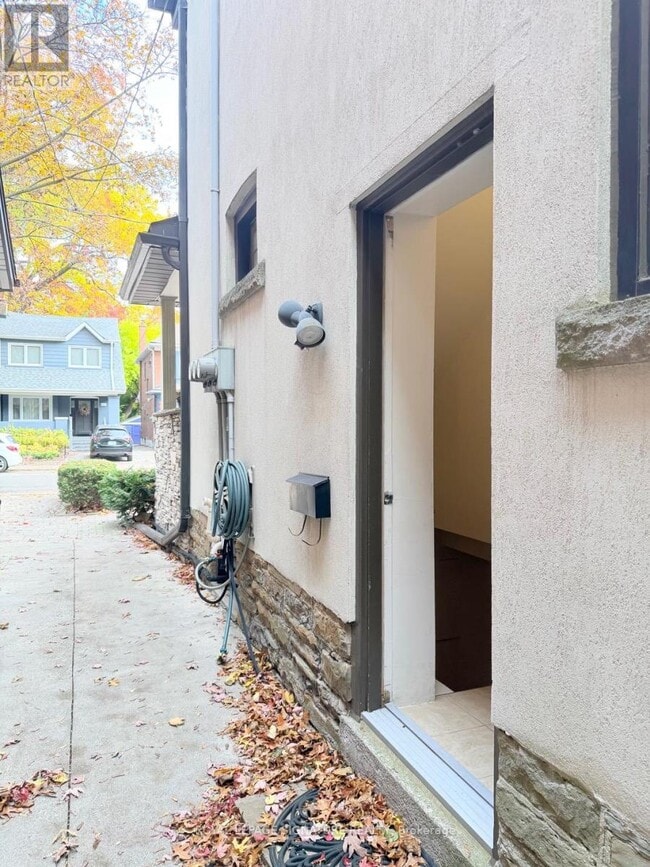 Photo du bâtiment - 490 Windermere Ave