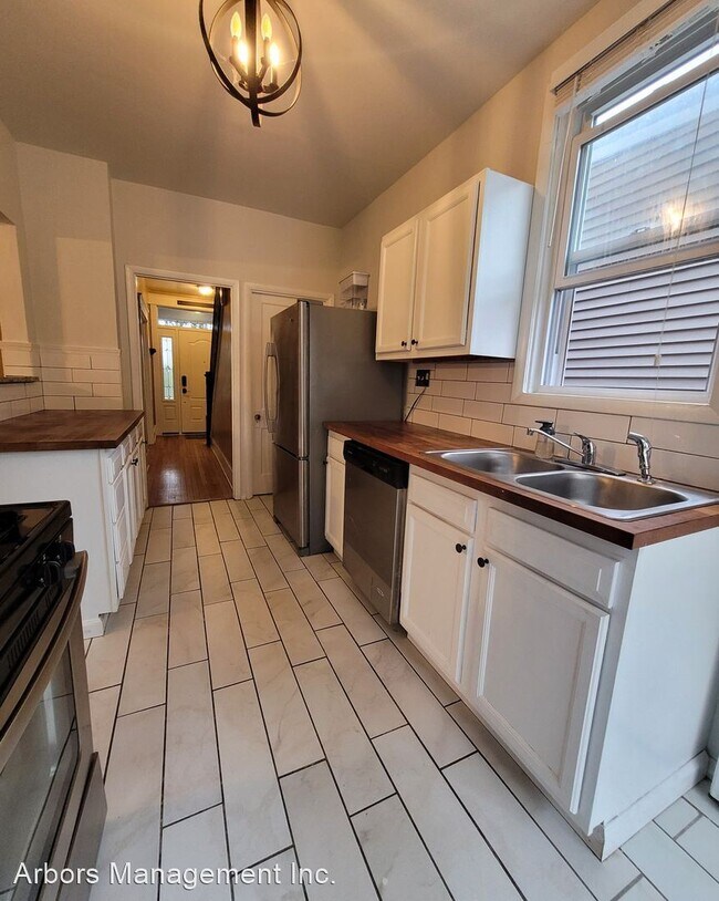 Building Photo - 3 br, 1.5 bath House - 45 Craighead Street
