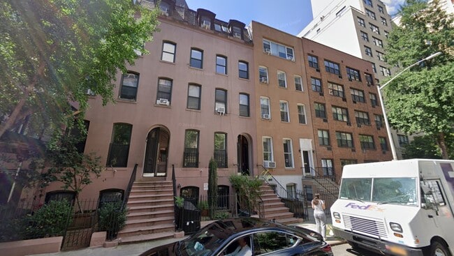 Building Photo - 340 E 50th St