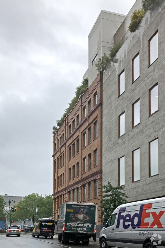 Foto del edificio - 120-126 Eleventh Ave