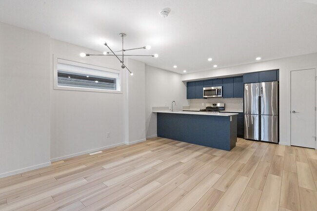 Photo du bâtiment - 11440-11487 87 St NW