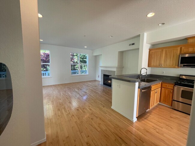 Foto del edificio - Amazing Forest Heights Townhouse 3 Bed 3 B...