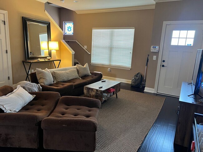 Foto del edificio - Parkview Condo- Unit H