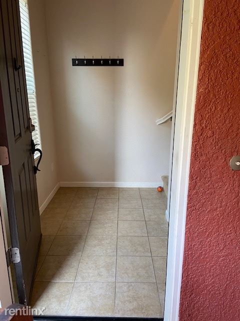 Building Photo - 2 br, 2.5 bath Townhome - 10910 Tower Park Dr