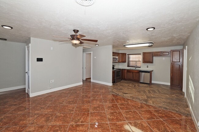 Building Photo - $1,295 Monthly Lease Payment!
