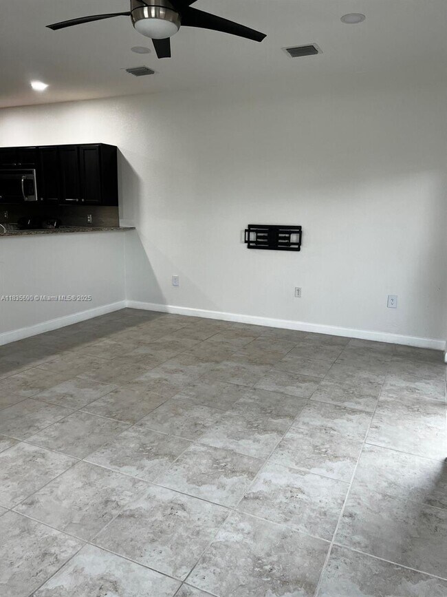 Building Photo - 11512 SW 151 Ave