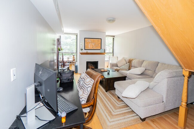 Foto del edificio - 636 W Webster Ave