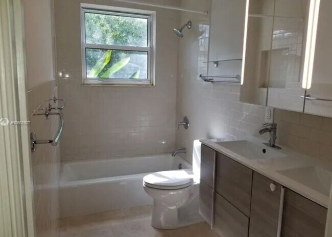 Foto del edificio - 4630 SW 12th St