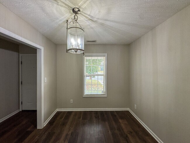 Building Photo - Charming 3 Bed 2 Bath Spring Lake Home wit...