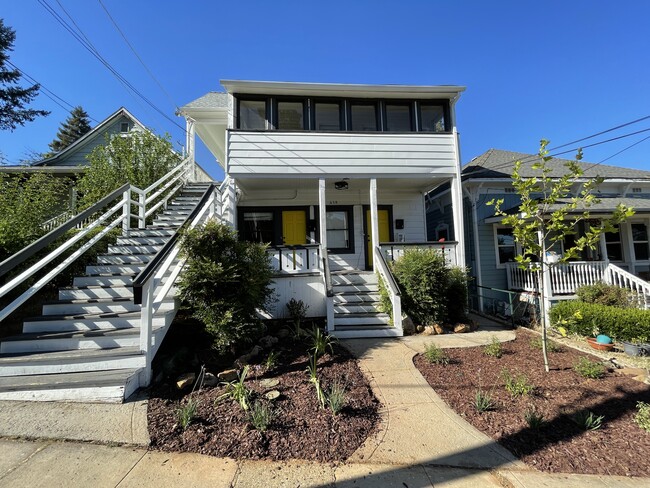 Building Photo - 418 W Main St