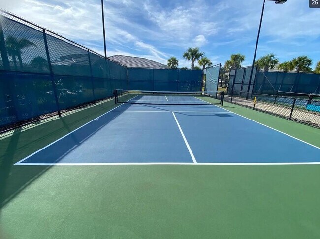 Foto del edificio - 6449 Shimmering Shrs Ln