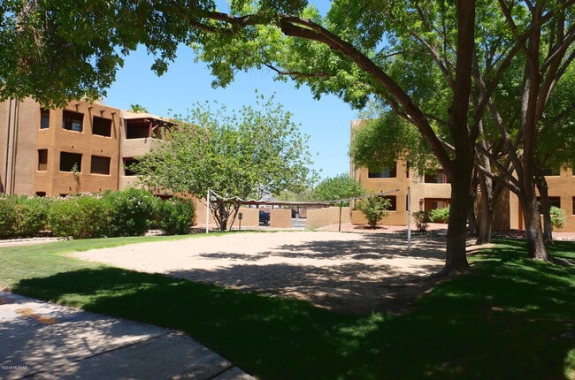 Building Photo - 1810 E Blacklidge Dr