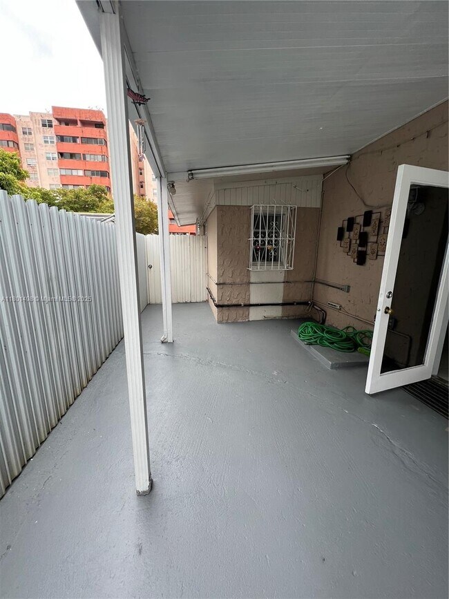 Foto del edificio - 5067 NW 5th St