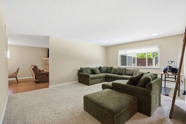 Building Photo - 4657 Brenda Cir