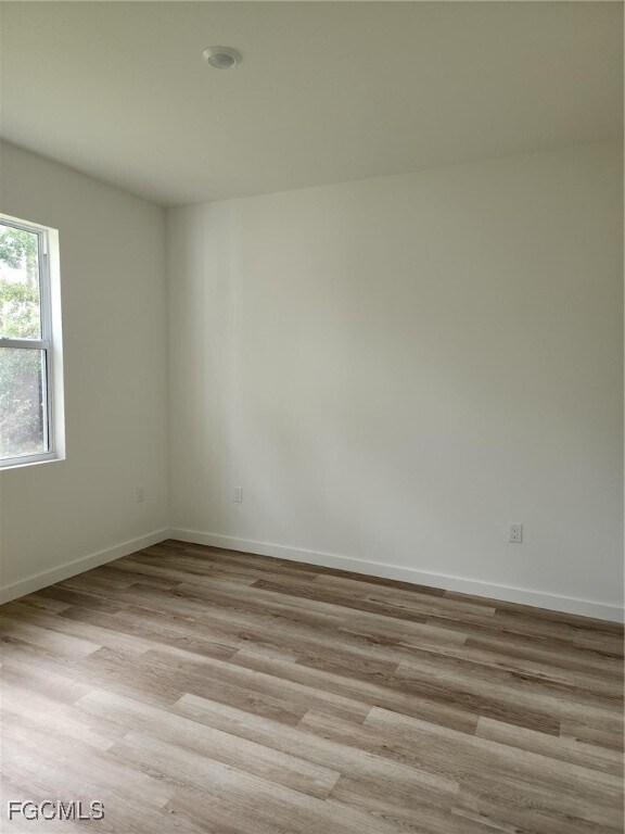 Building Photo - 2431 Lola Ave S