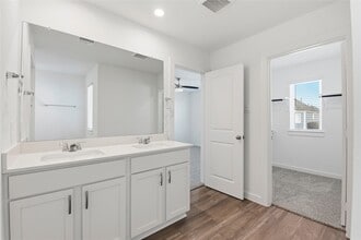 Building Photo - 3022 La Latina Dr