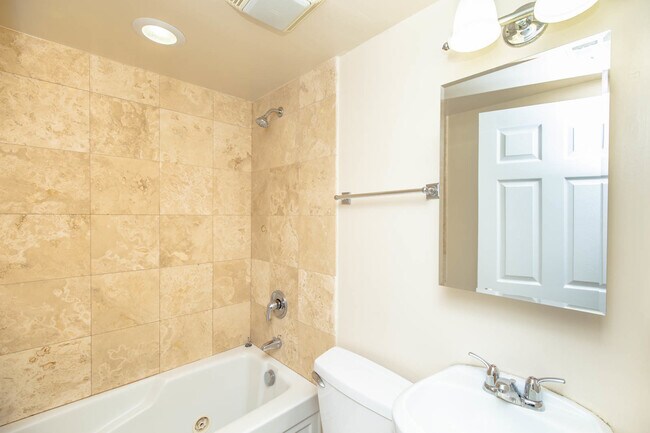 Foto del edificio - 2854 W Rosemont Ave