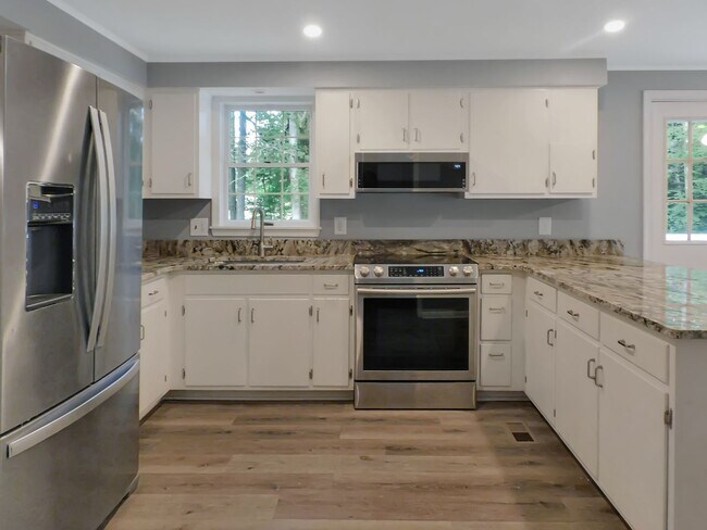 Foto del edificio - 4225 Robinson Rd