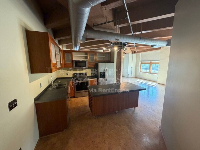 Photo - 1420 NW Lovejoy St Apartment
