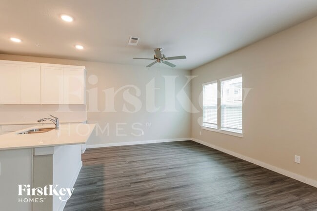Building Photo - 373 N Centro Cir