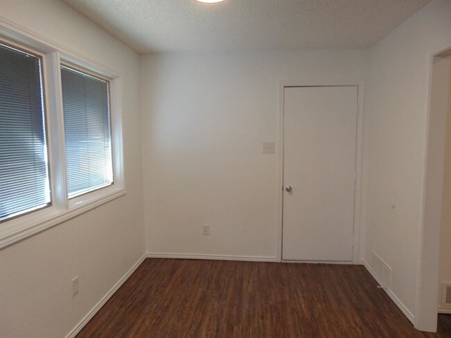 Building Photo - 9605 Avenue X