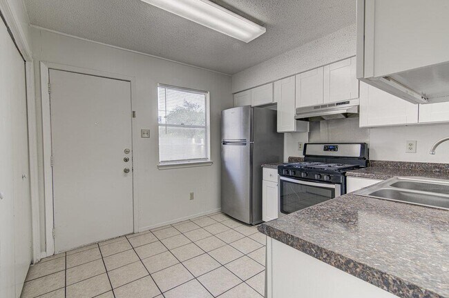 Foto del edificio - 8108 West Gate Blvd