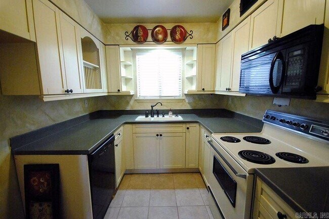 Foto del edificio - 12100 Rainwood Rd