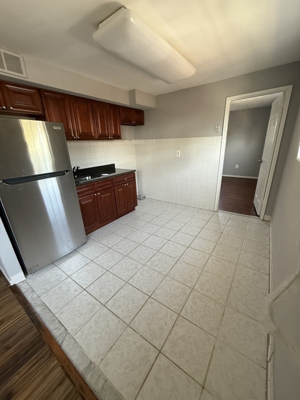 Building Photo - 4134 Longshore Ave