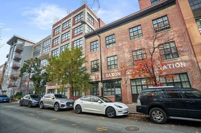 Foto del edificio - Logan Circle Loft with Garage Parking!