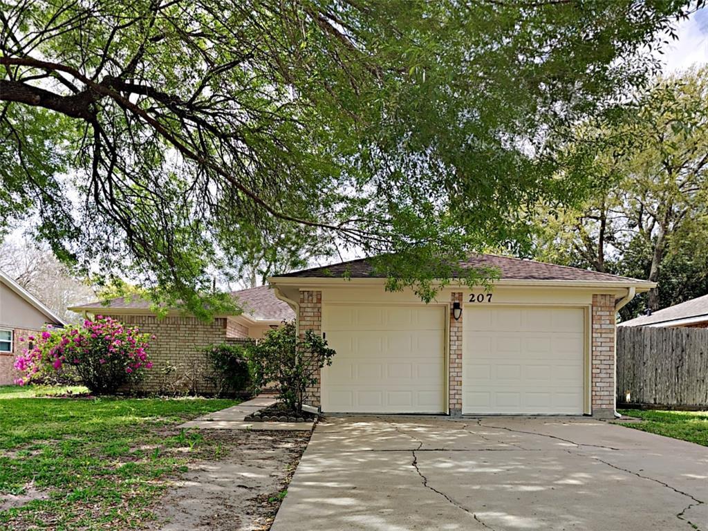 Foto principal - 207 Oakwood St