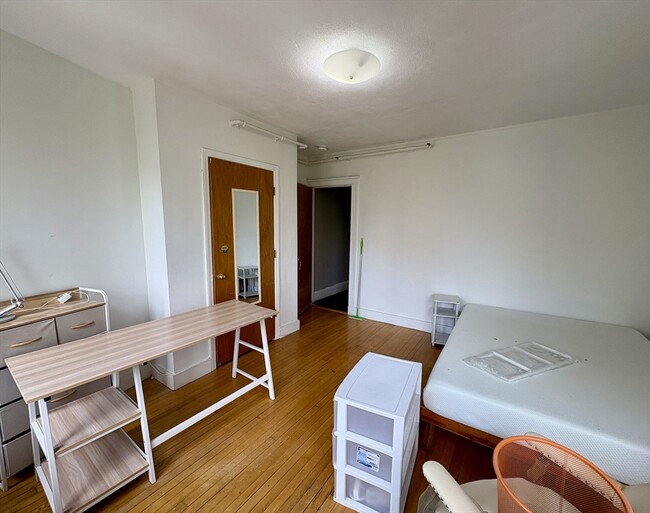 Building Photo - 16 Westland Ave