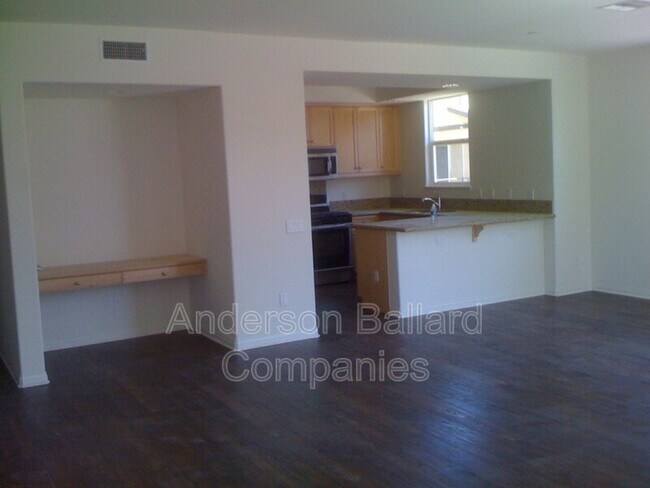 Building Photo - 8620 Belford Ave