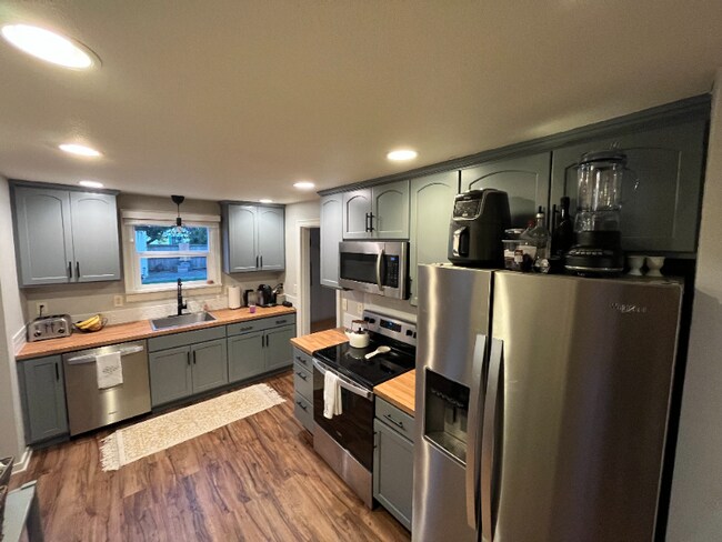 Foto del edificio - 2805 Birchwood Ave
