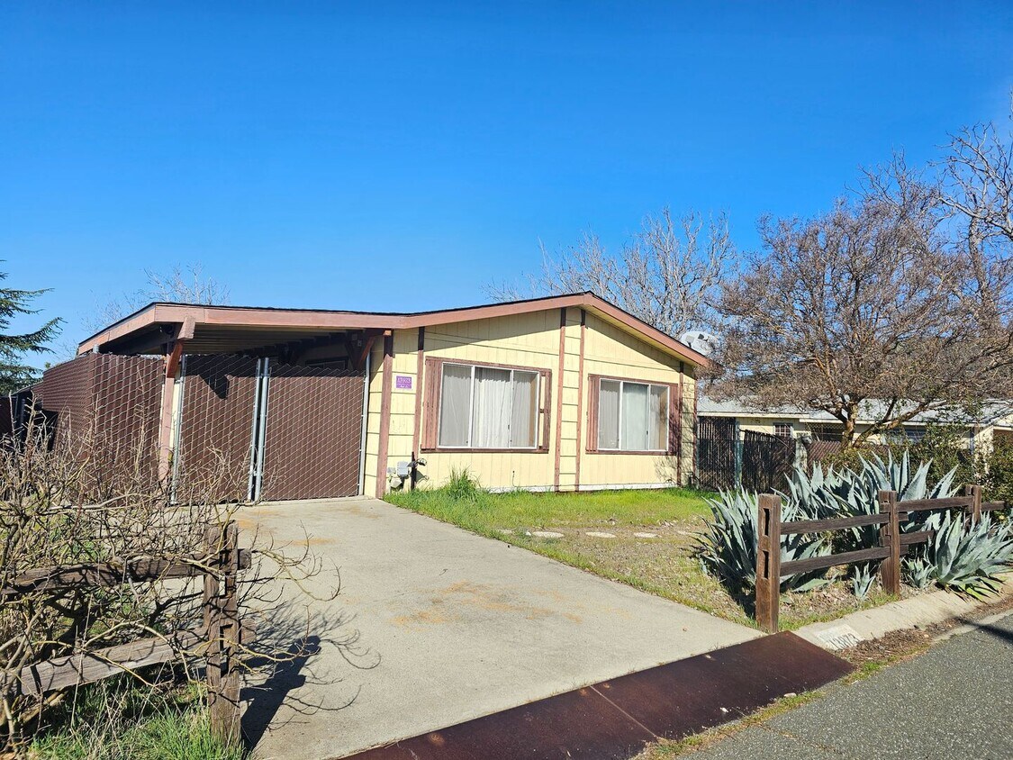 Primary Photo - 13973applelane.is4lease.com