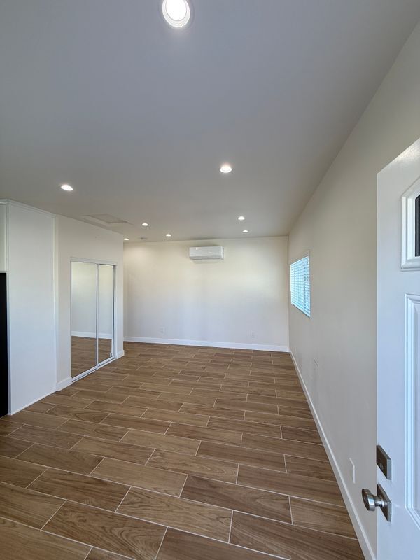 Foto del edificio - 4524 W 133rd St