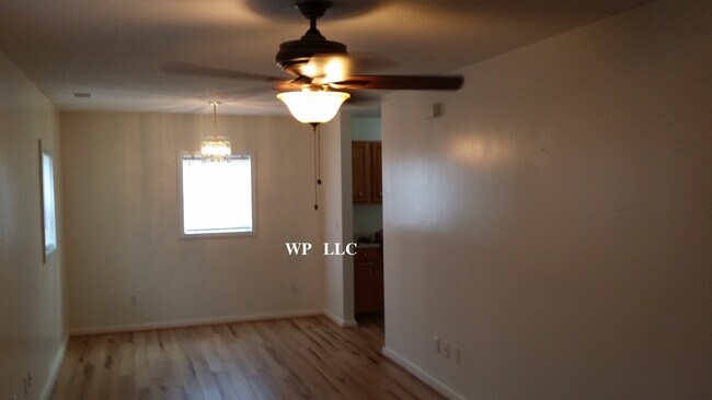 Dinette - 344 Railroad Ave