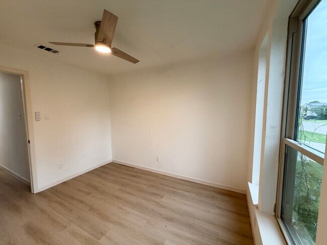Foto del edificio - 3308 Meadowview Dr