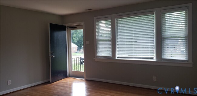 Foto del edificio - 2318 Leah Rd