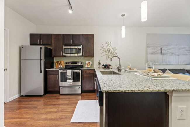 1BD, 1BA - 775SF - Kitchen - Parkside Apartments