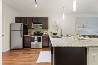 1BD, 1BA - 775SF - Kitchen - Parkside Apartments
